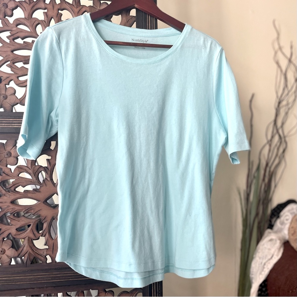 NorthStyle u-neck short sleeve knit top. Thick Pima cotton, hi-low hem. Size L.